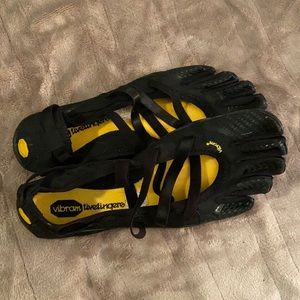Vibram FiveFingers Fitness Shoes size 40(8.5-9)
